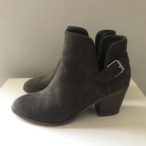 Size 9 dark green booties